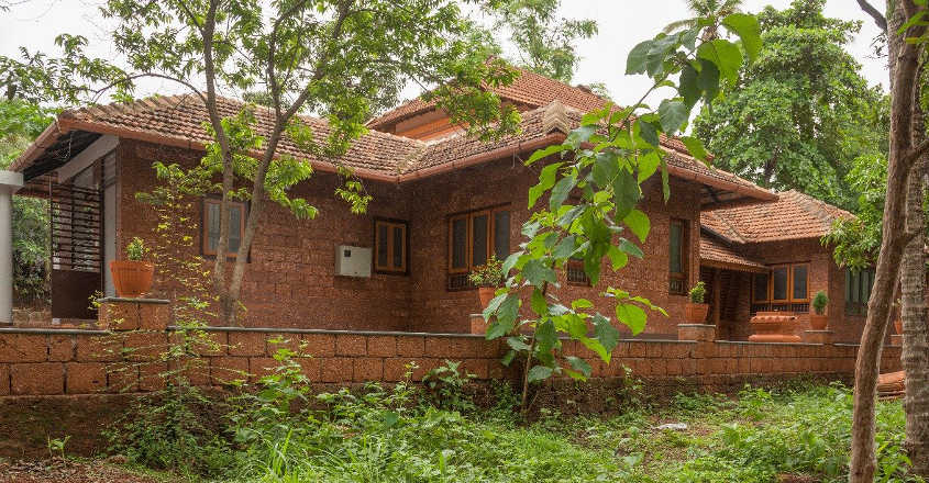 2470 Square Feet 5 Bedroom Traditional Kerala Style Old House