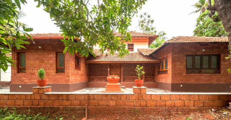 2470 Square Feet 5 Bedroom Traditional Kerala Style Old House Renovation