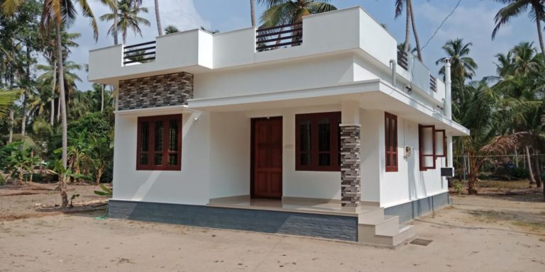 700 Square Feet 2 Bedroom Single Floor Low Budget House at Guruvayur
