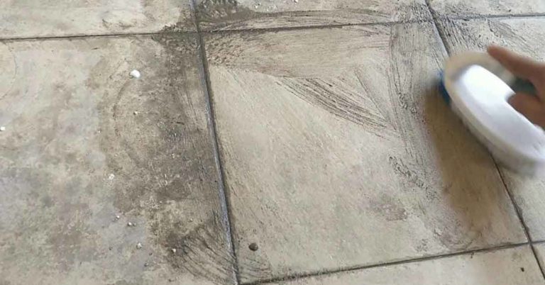 How to remove stains on tiles
