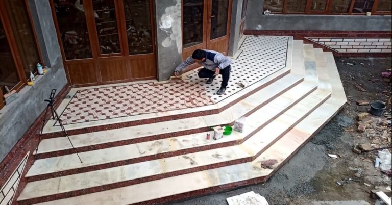 Installation of stairs made of marble and porcelain stoneware