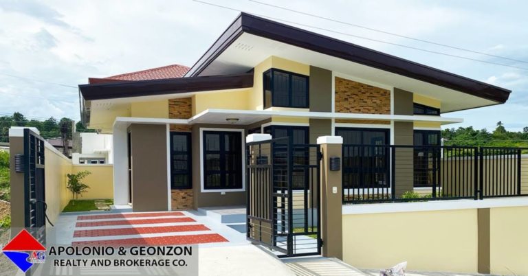 Gorgeous High Ceiling 3 Bedrooms Bungalow House Design